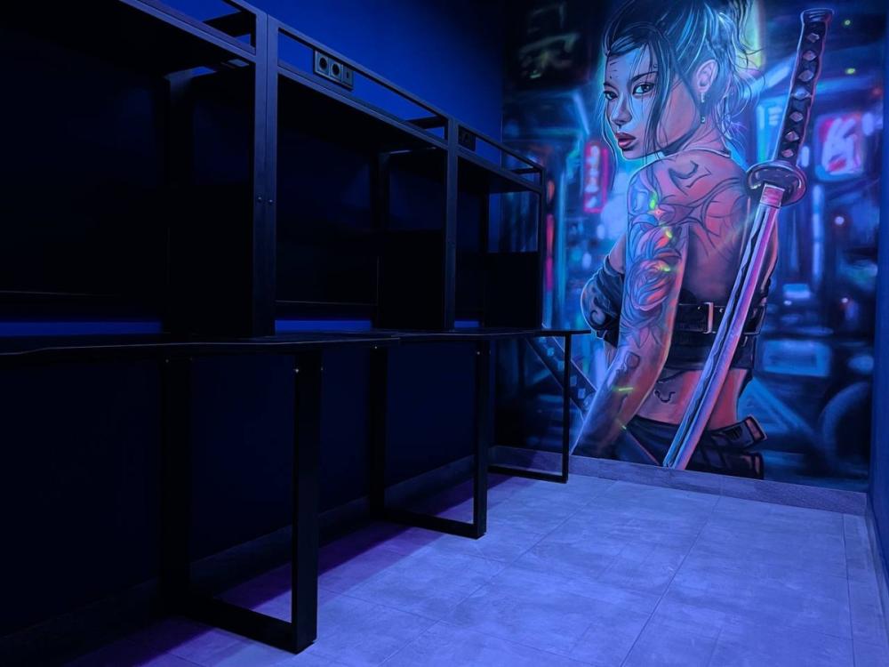 Купить стол для компьютерного клуба в стиле лофт в Минске.